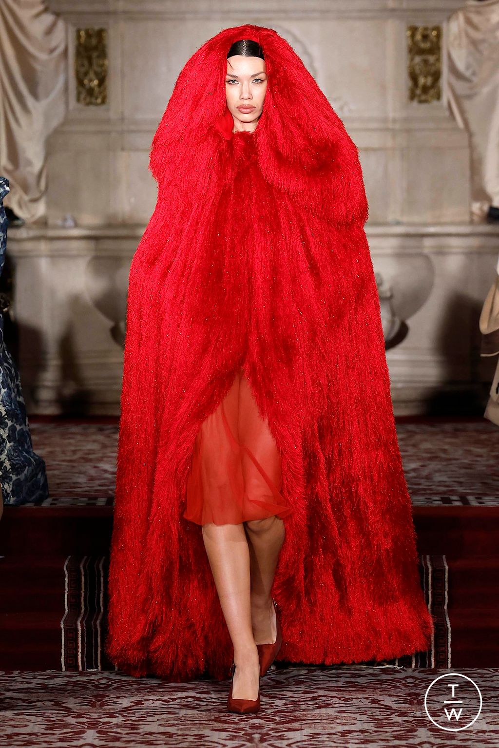 Fashion Week New York Fall/Winter 2024 look 45 from the Christian Siriano collection womenswear