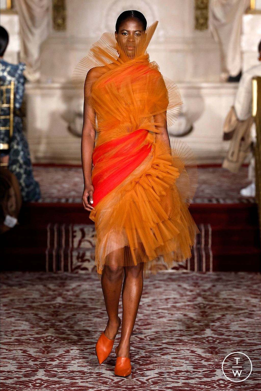 Fashion Week New York Fall/Winter 2024 look 49 from the Christian Siriano collection 女装