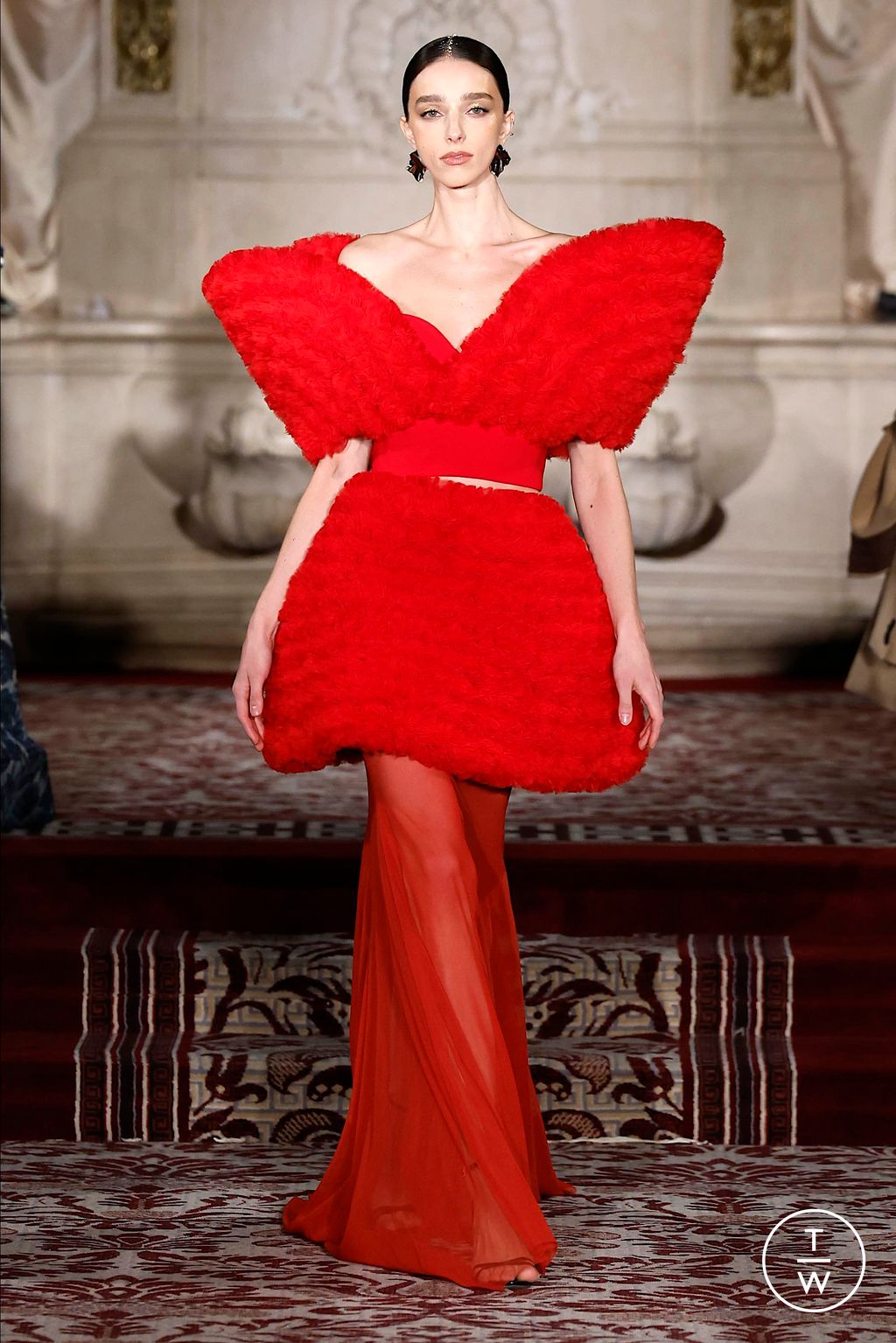 Fashion Week New York Fall/Winter 2024 look 50 from the Christian Siriano collection 女装