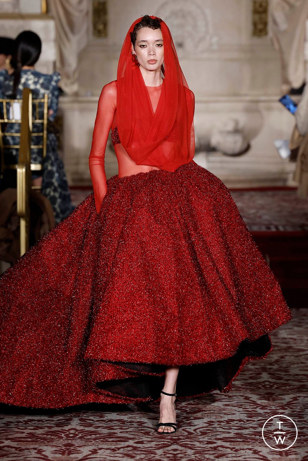 Fashion Week New York Fall/Winter 2024 look 57 from the Christian Siriano collection 女装