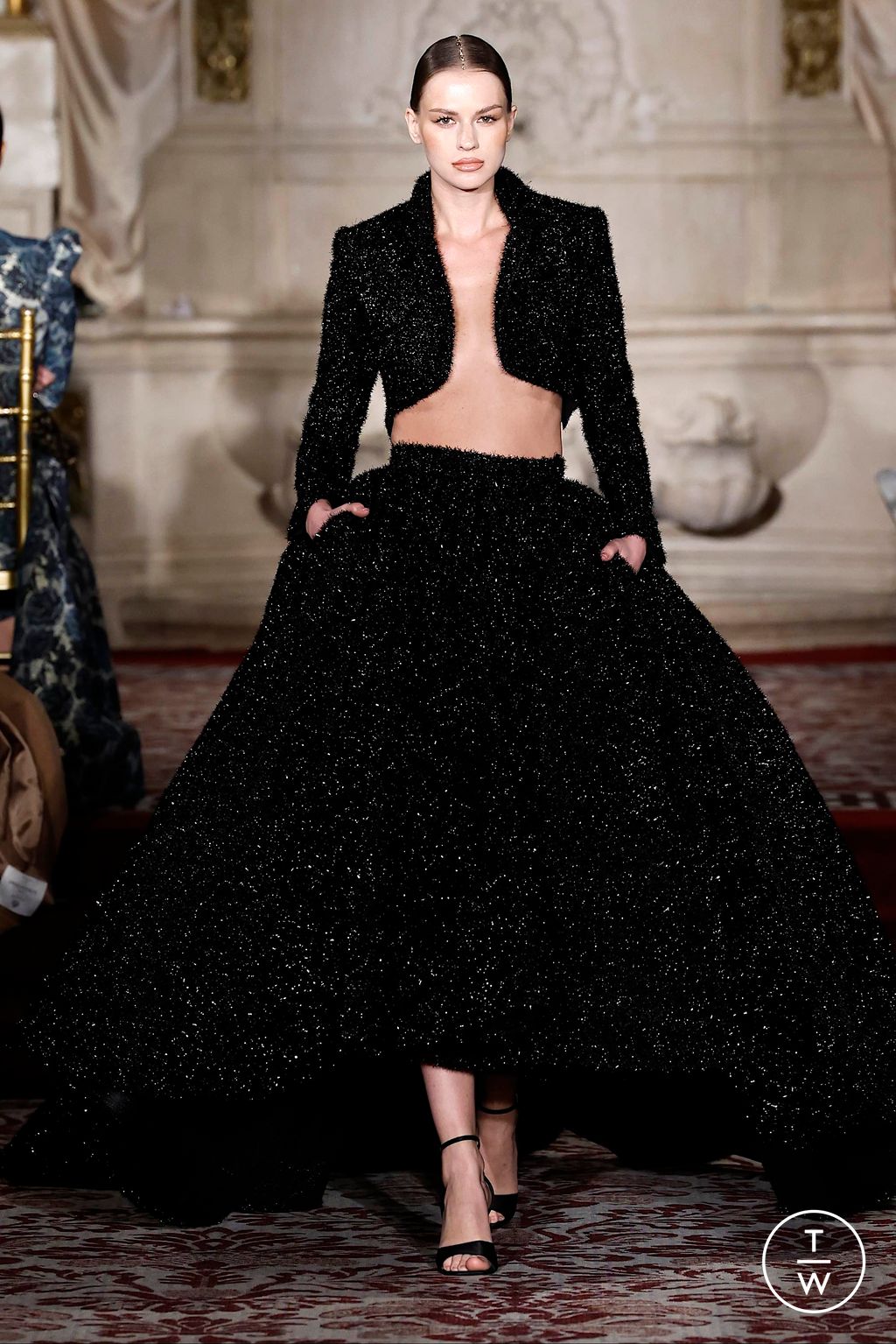 Fashion Week New York Fall/Winter 2024 look 58 from the Christian Siriano collection 女装