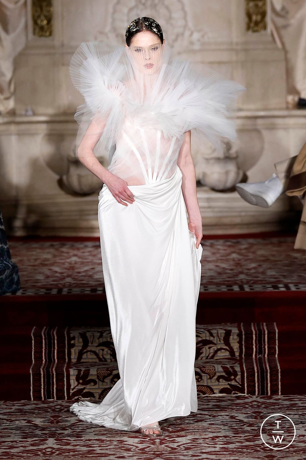 Fashion Week New York Fall/Winter 2024 look 60 from the Christian Siriano collection womenswear