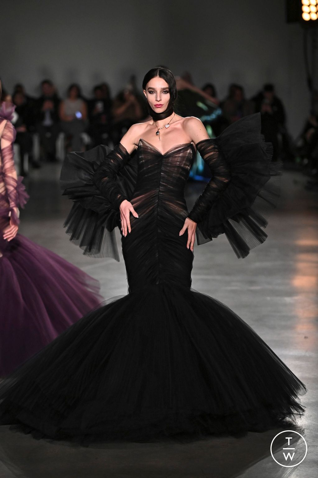 Fashion Week New York Fall/Winter 2026 look 53 from the Christian Siriano collection 女装