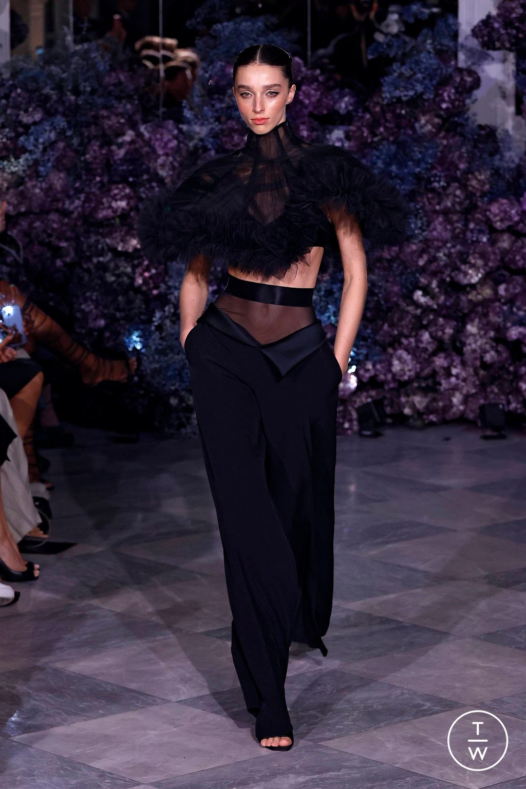 Fashion Week New York Spring/Summer 2024 look 2 from the Christian Siriano collection womenswear