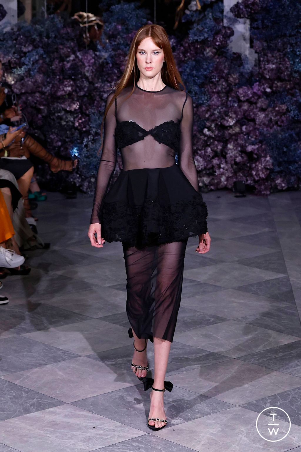 Fashion Week New York Spring/Summer 2024 look 7 de la collection Christian Siriano womenswear