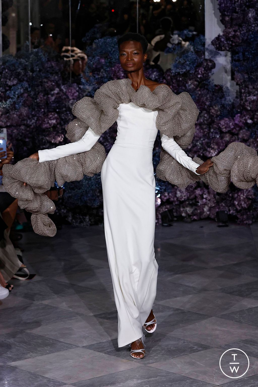 Fashion Week New York Spring/Summer 2024 look 18 from the Christian Siriano collection womenswear