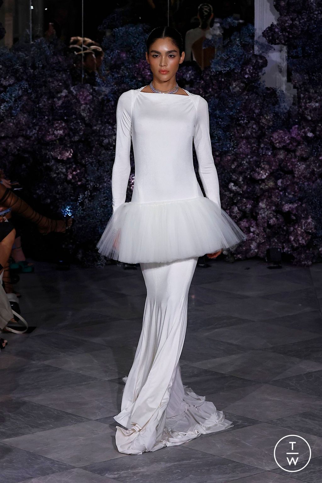 Fashion Week New York Spring/Summer 2024 look 19 from the Christian Siriano collection 女装