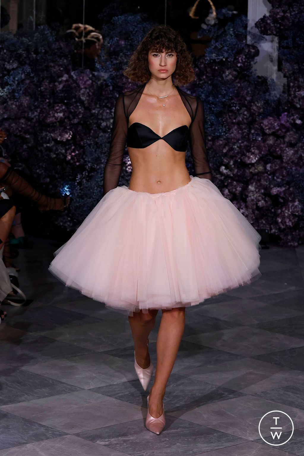 Fashion Week New York Spring/Summer 2024 look 21 from the Christian Siriano collection 女装