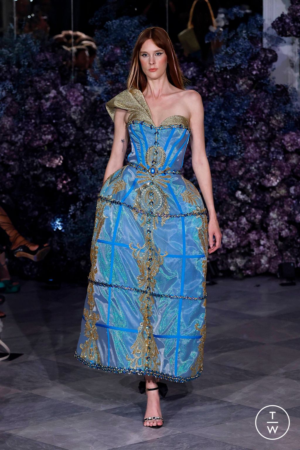 Fashion Week New York Spring/Summer 2024 look 37 from the Christian Siriano collection womenswear