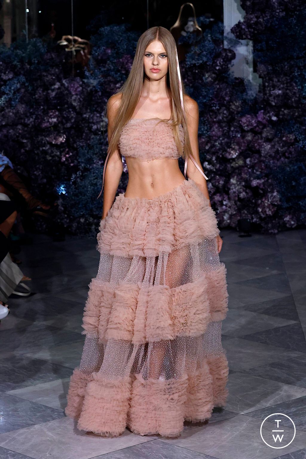 Fashion Week New York Spring/Summer 2024 look 43 from the Christian Siriano collection 女装