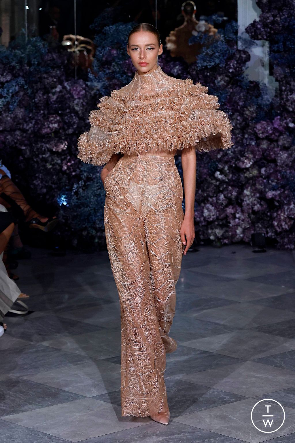 Fashion Week New York Spring/Summer 2024 look 44 from the Christian Siriano collection 女装