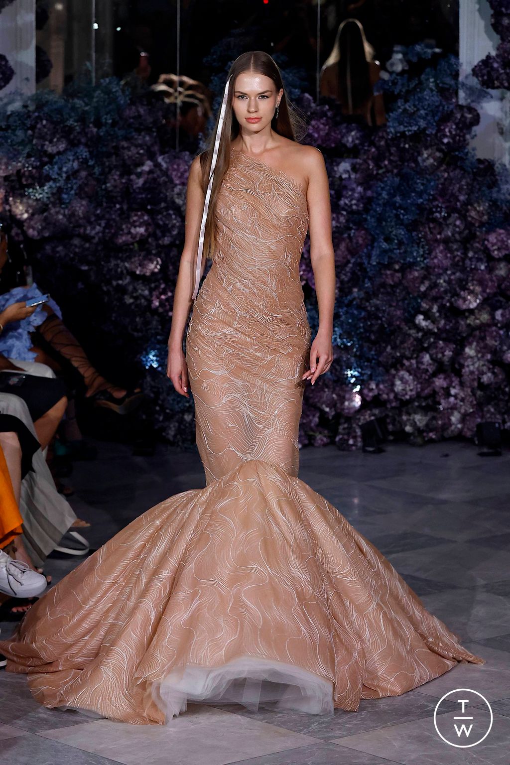 Fashion Week New York Spring/Summer 2024 look 45 from the Christian Siriano collection 女装