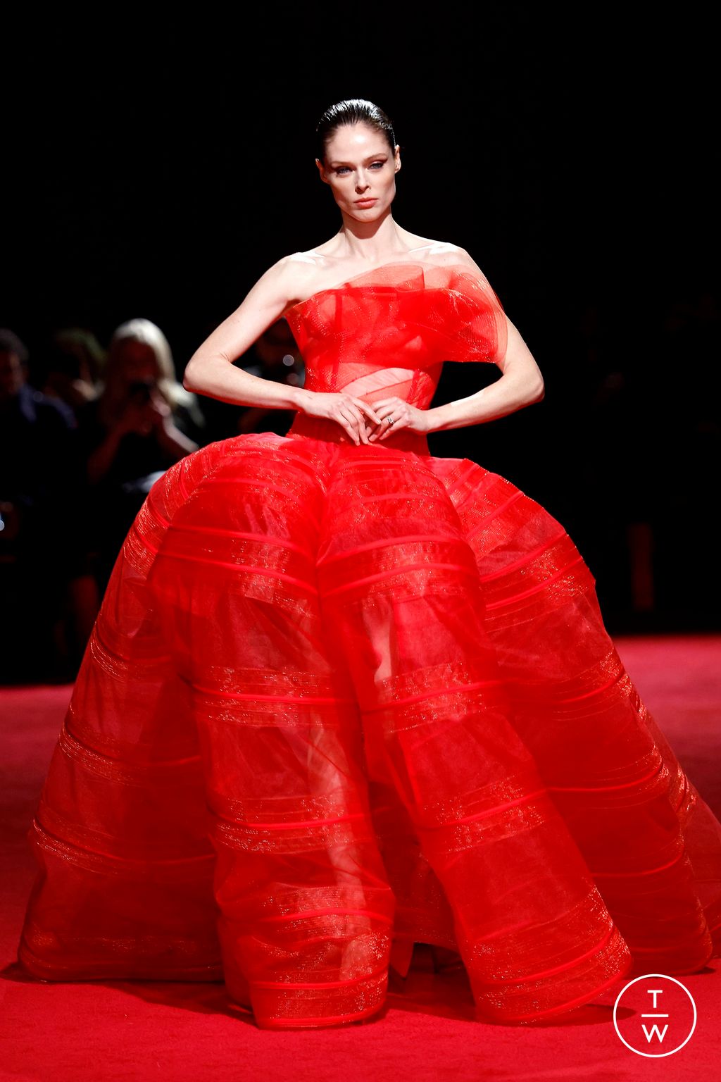 Fashion Week New York Fall/Winter 2025 look 65 from the Christian Siriano collection 女装