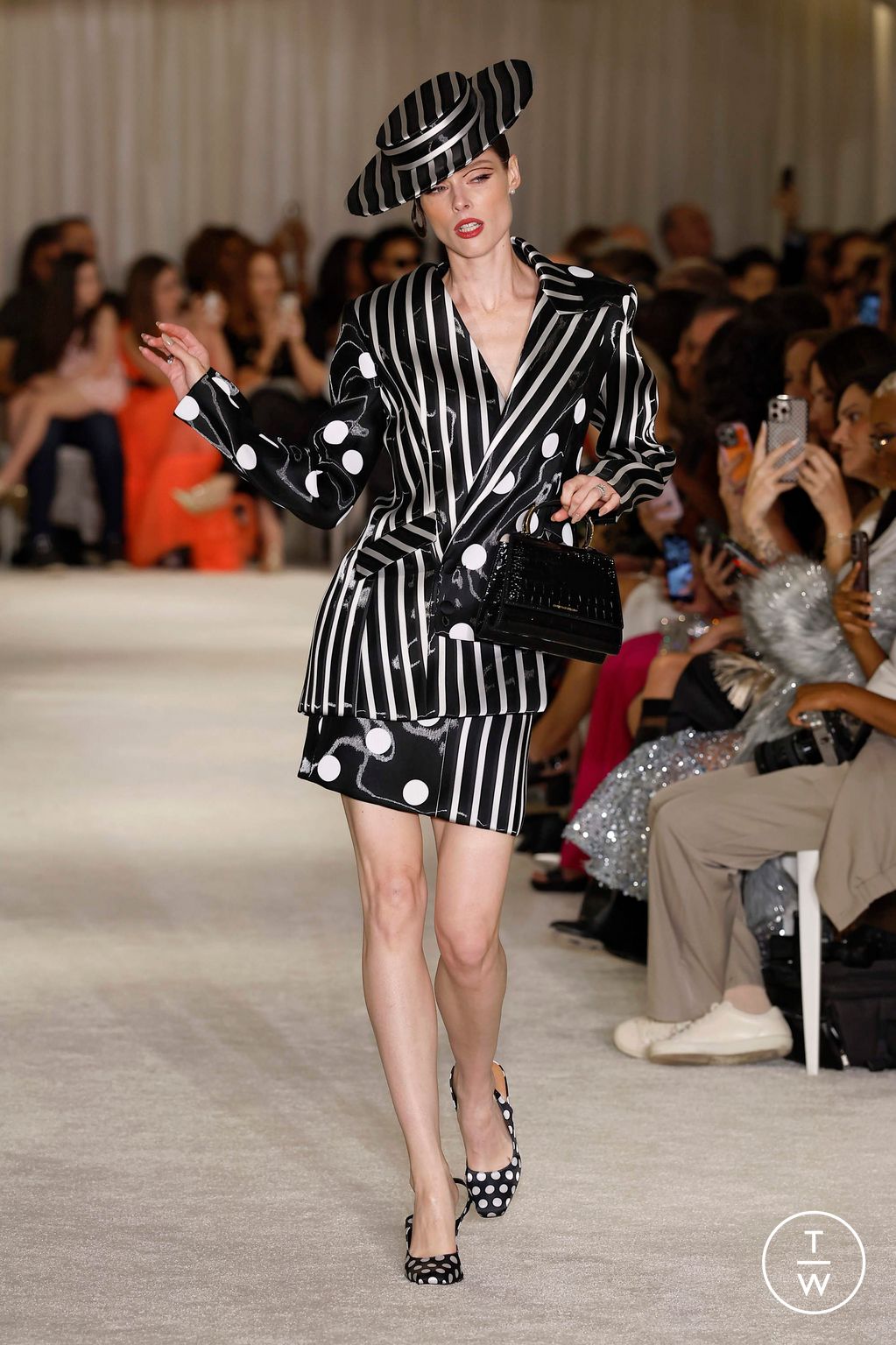 Fashion Week New York Spring/Summer 2026 look 1 de la collection Christian Siriano womenswear