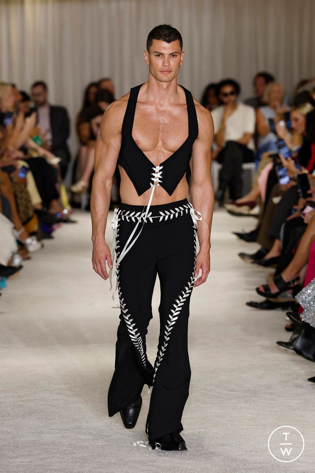 Fashion Week New York Spring/Summer 2026 look 19 from the Christian Siriano collection womenswear