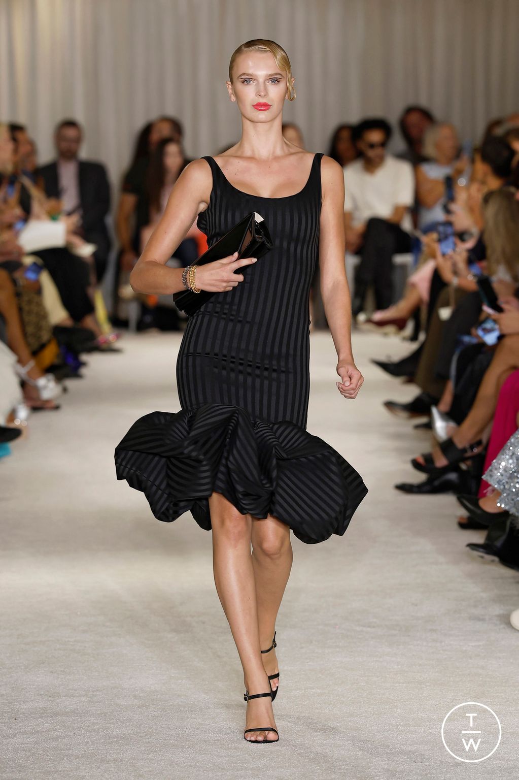 Fashion Week New York Spring/Summer 2026 look 25 from the Christian Siriano collection womenswear