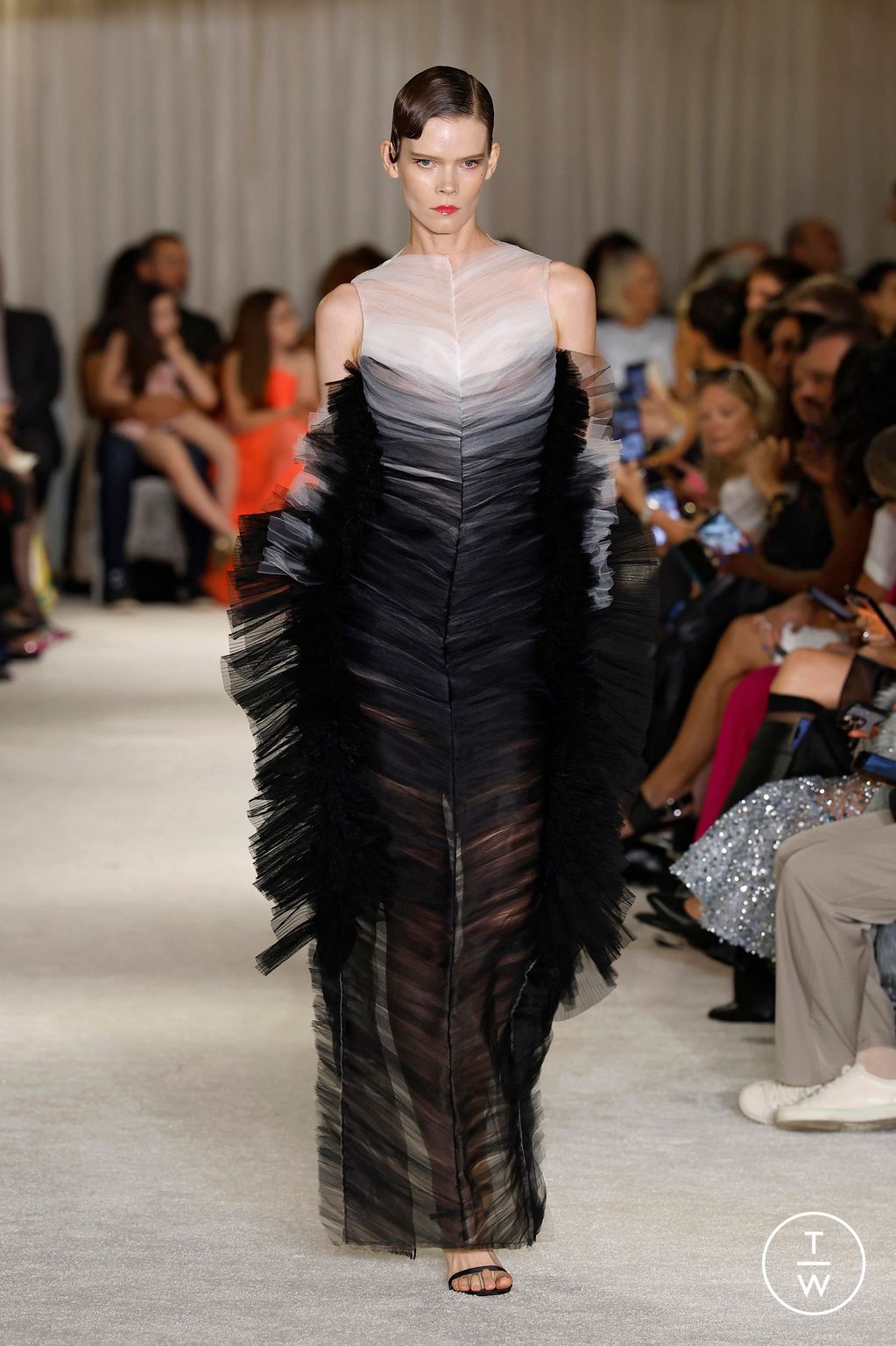 Fashion Week New York Spring/Summer 2026 look 40 de la collection Christian Siriano womenswear