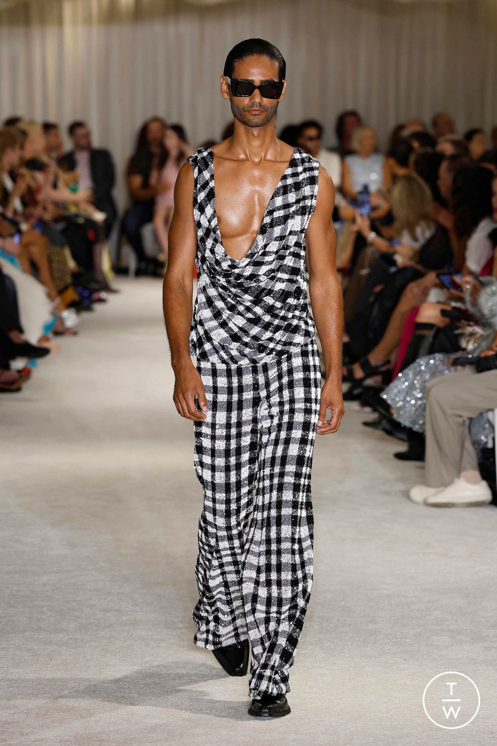 Fashion Week New York Spring/Summer 2026 look 43 from the Christian Siriano collection womenswear