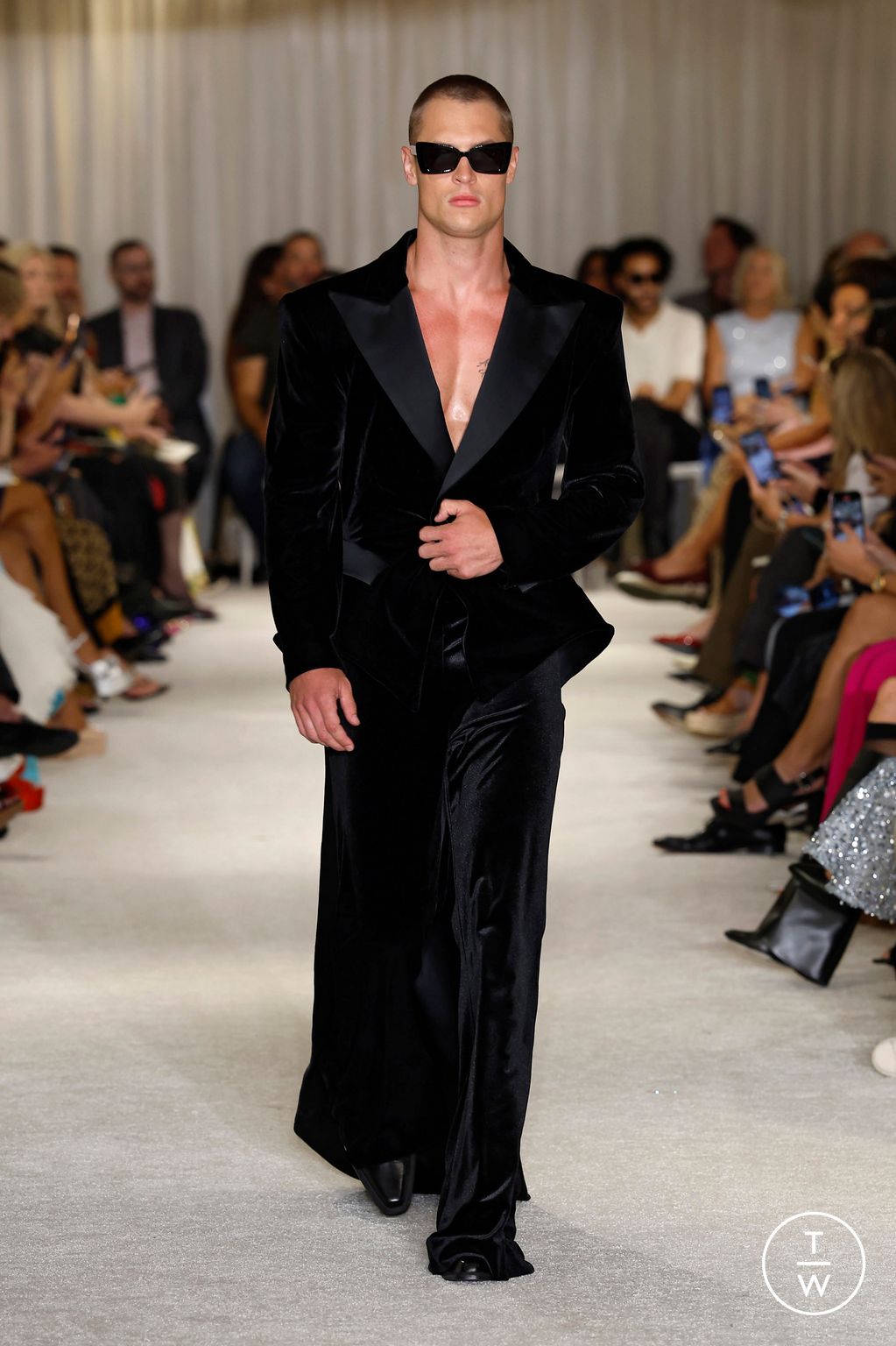 Fashion Week New York Spring/Summer 2026 look 52 from the Christian Siriano collection womenswear