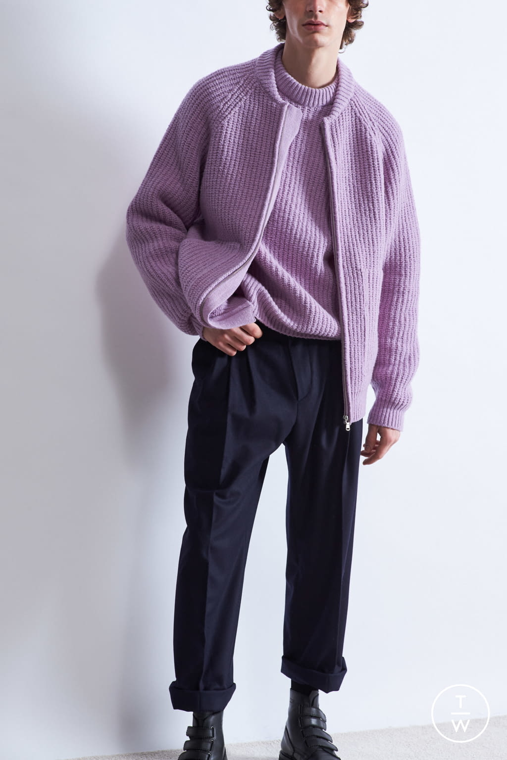 Fashion Week Paris Fall/Winter 2021 look 14 from the Christian Wijnants collection menswear