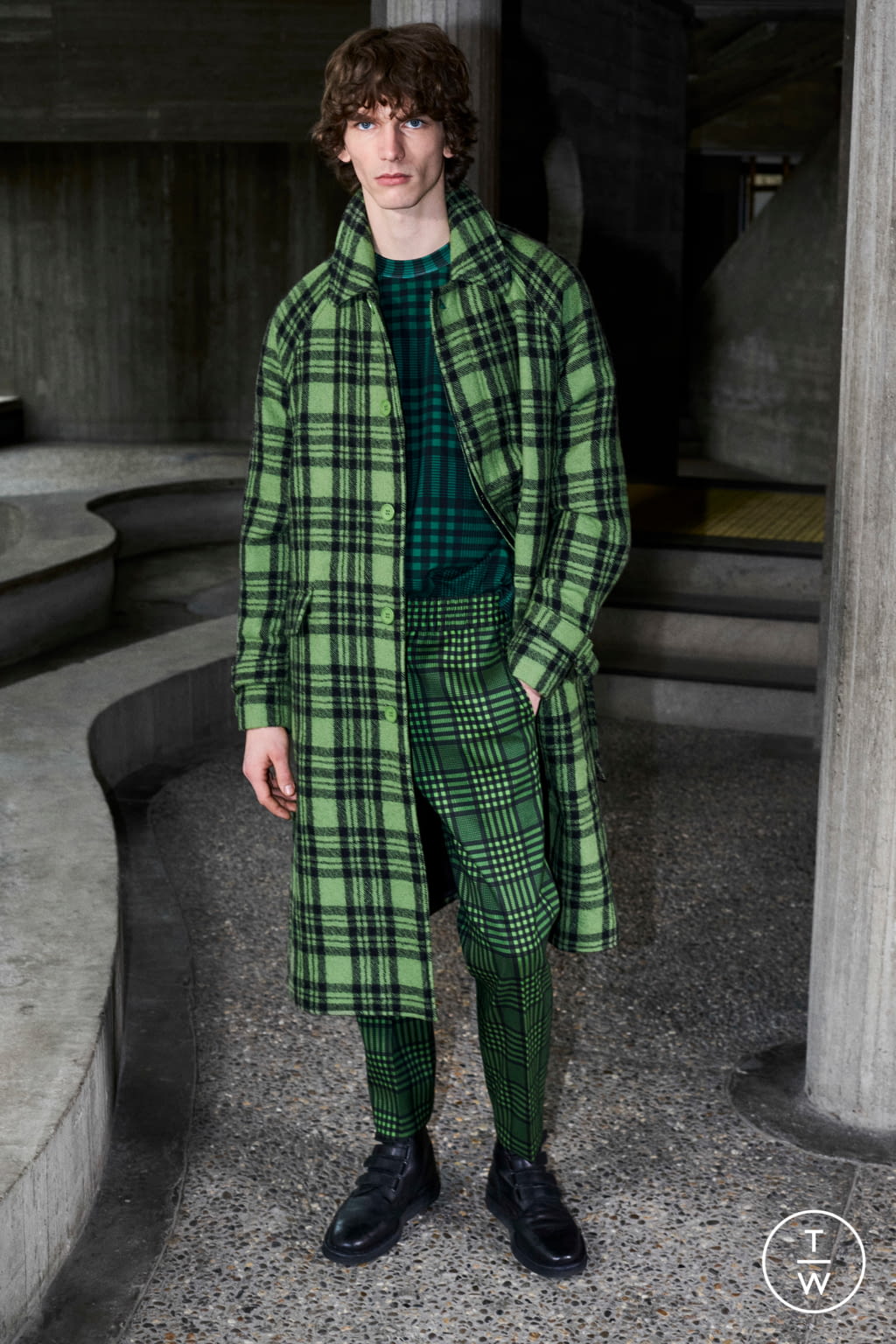 Fashion Week Paris Fall/Winter 2021 look 3 de la collection Christian Wijnants menswear