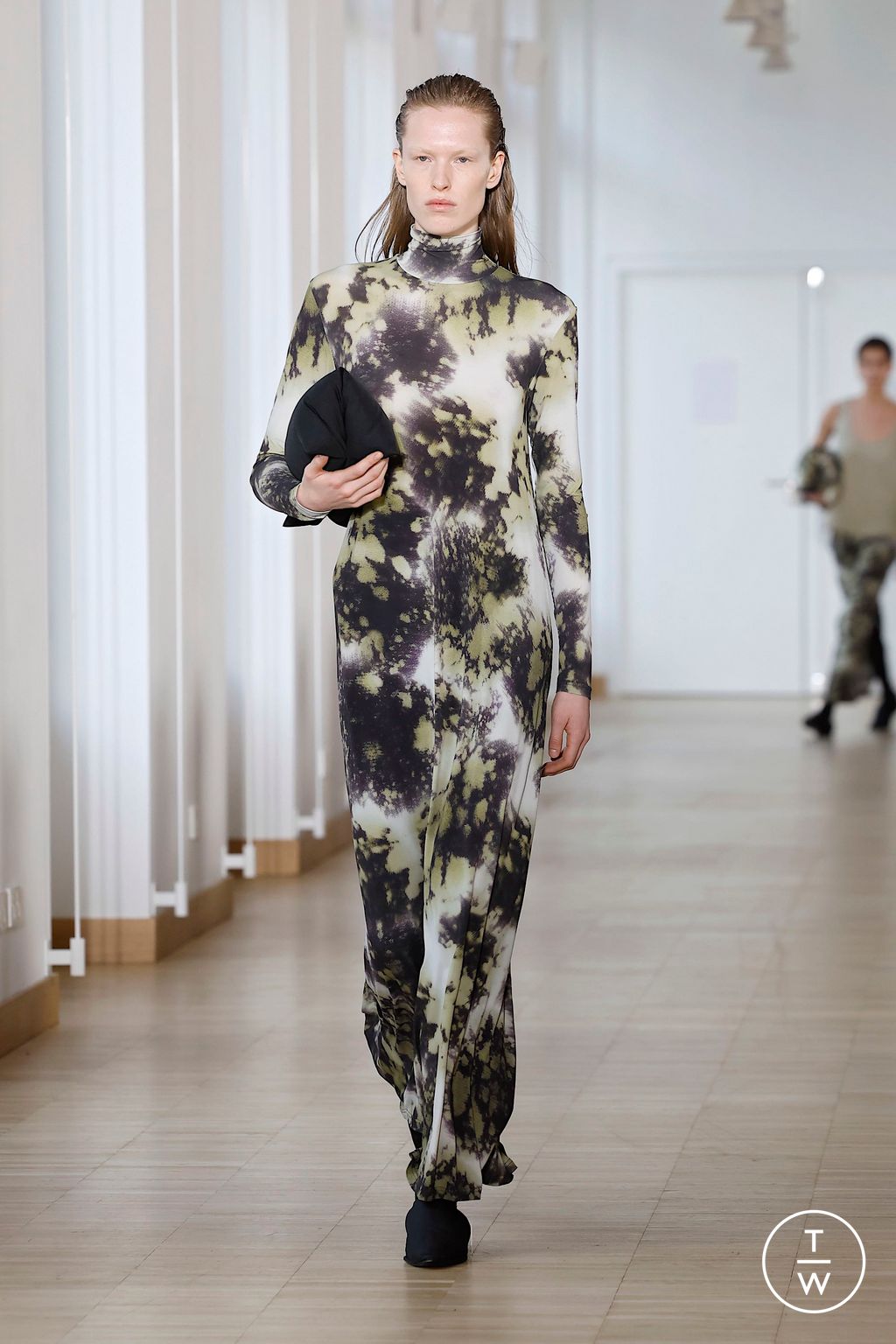 Fashion Week Paris Fall/Winter 2025 look 6 from the Christian Wijnants collection womenswear