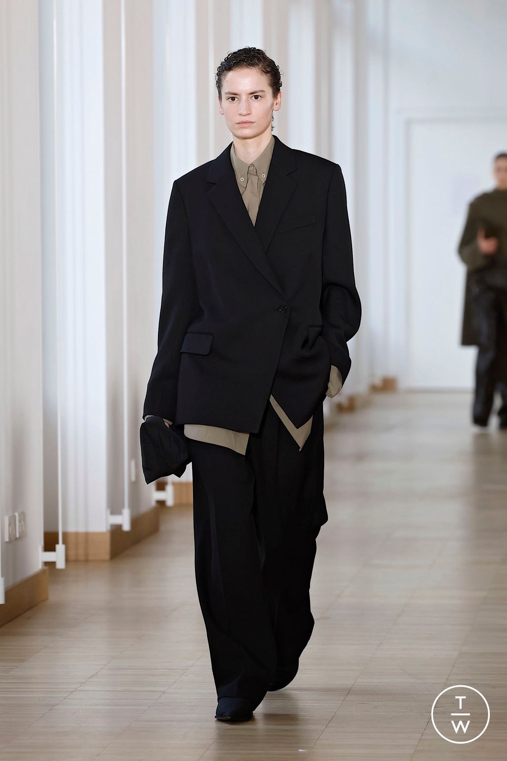 Fashion Week Paris Fall/Winter 2025 look 16 from the Christian Wijnants collection 女装