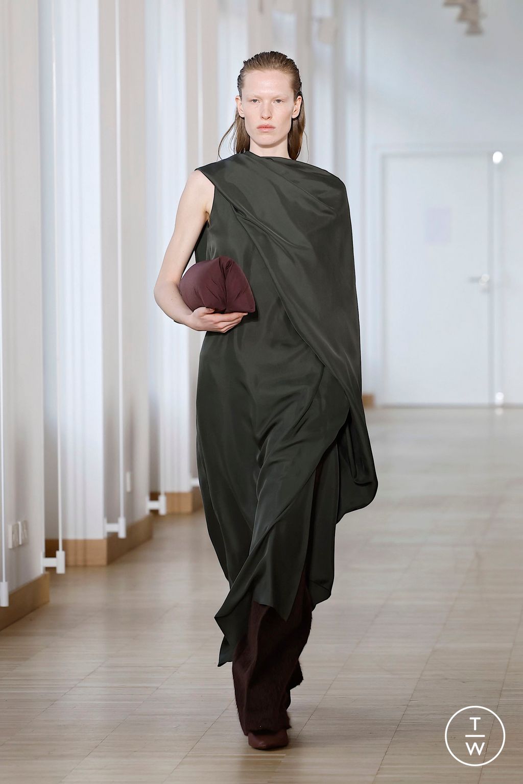 Fashion Week Paris Fall/Winter 2025 look 21 from the Christian Wijnants collection 女装