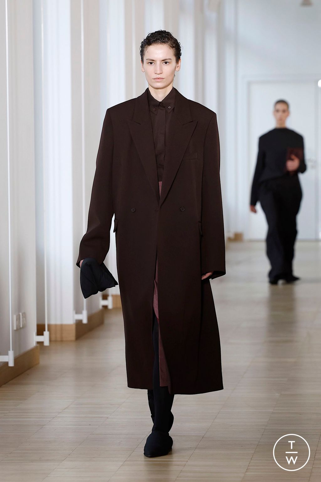Fashion Week Paris Fall/Winter 2025 look 33 from the Christian Wijnants collection 女装