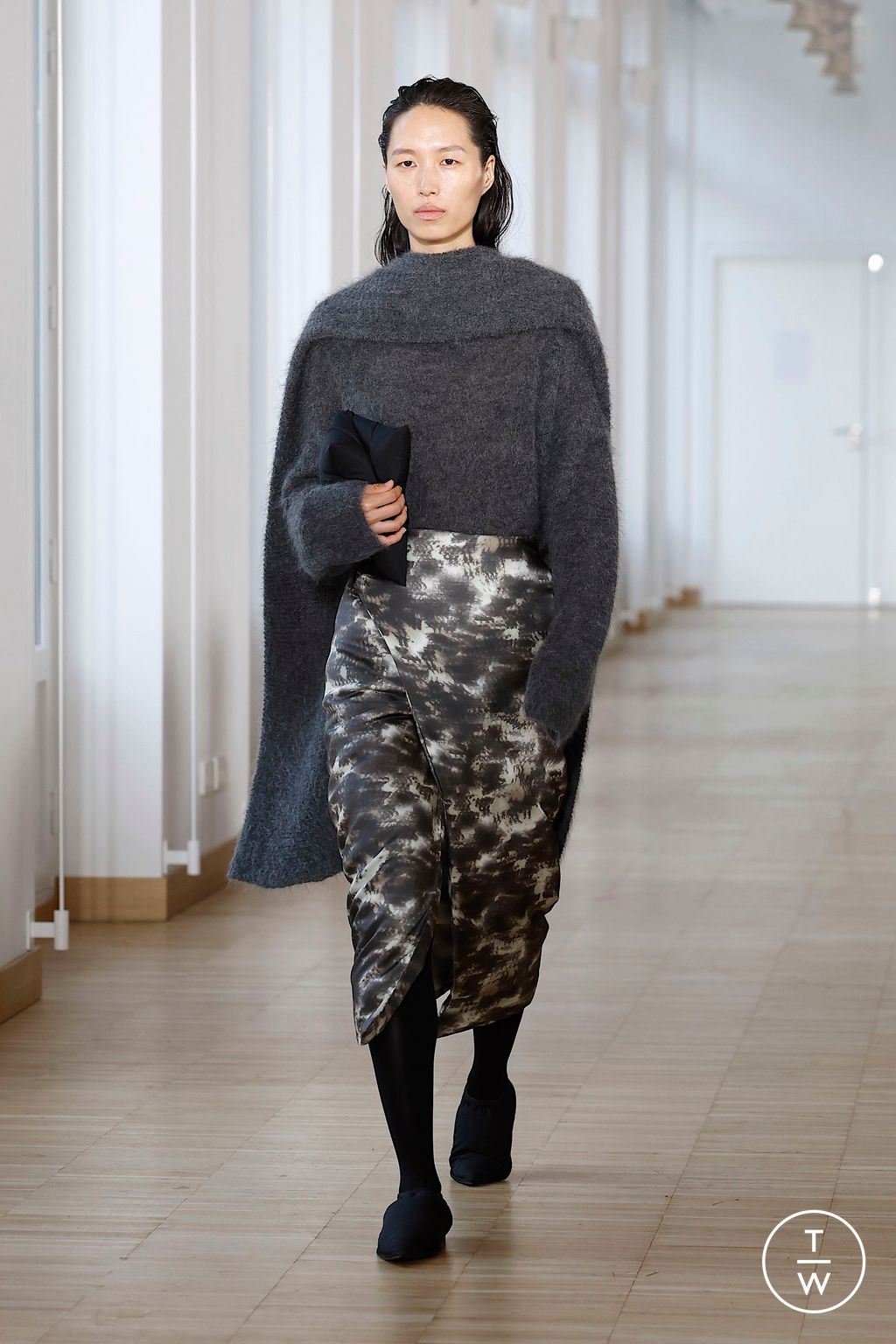 Fashion Week Paris Fall/Winter 2025 look 41 from the Christian Wijnants collection 女装