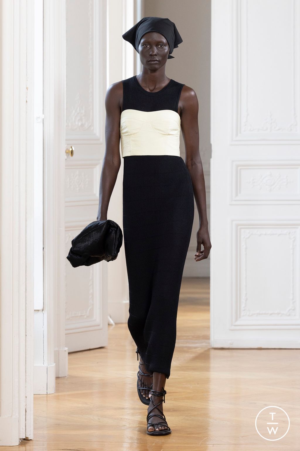 Fashion Week Paris Spring/Summer 2025 look 3 from the Christian Wijnants collection womenswear