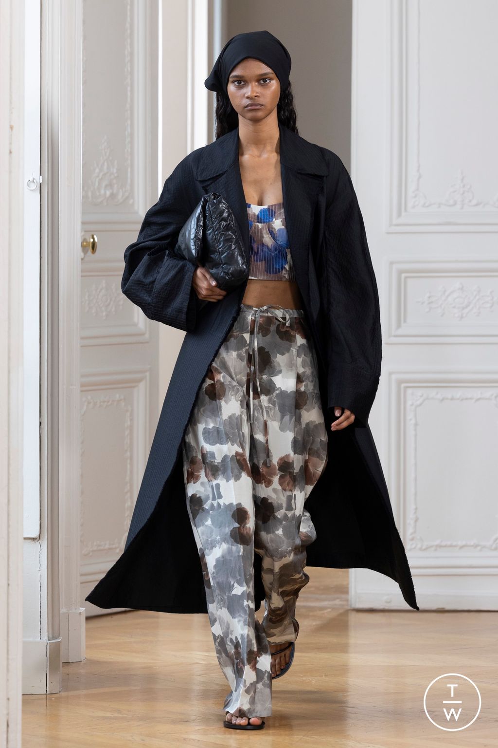 Fashion Week Paris Spring/Summer 2025 look 12 from the Christian Wijnants collection 女装