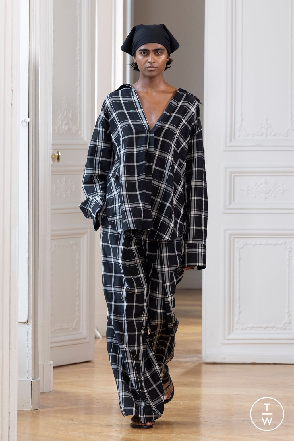 Fashion Week Paris Spring/Summer 2025 look 14 from the Christian Wijnants collection 女装