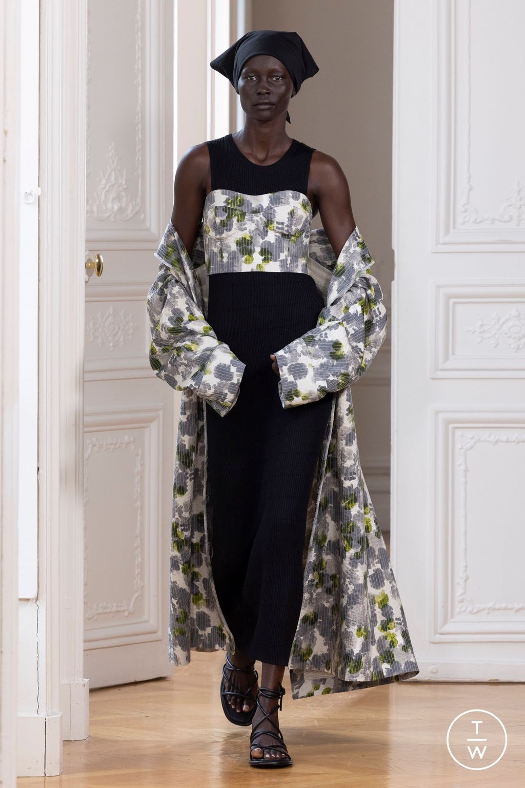 Fashion Week Paris Spring/Summer 2025 look 23 from the Christian Wijnants collection 女装