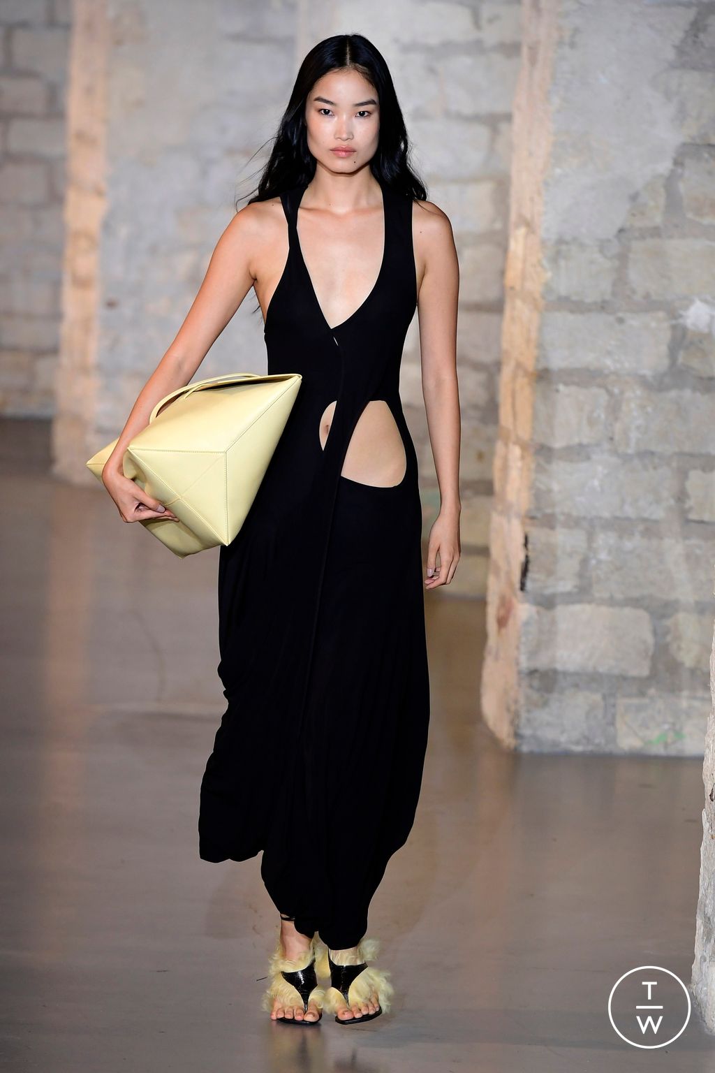 Fashion Week Paris Spring/Summer 2024 look 17 de la collection Christopher Esber womenswear