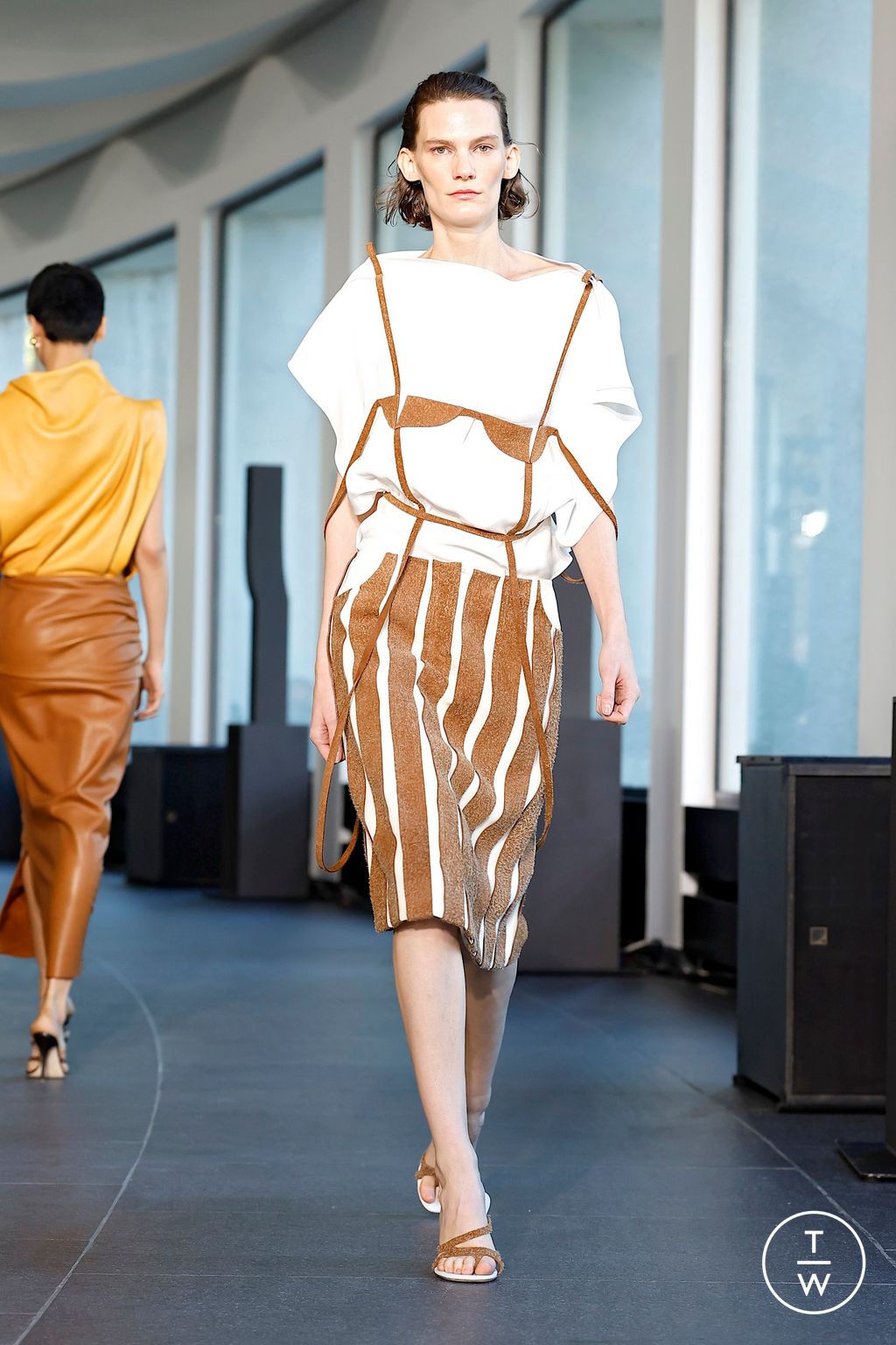 Fashion Week Paris Spring/Summer 2026 look 21 from the Christopher Esber collection womenswear