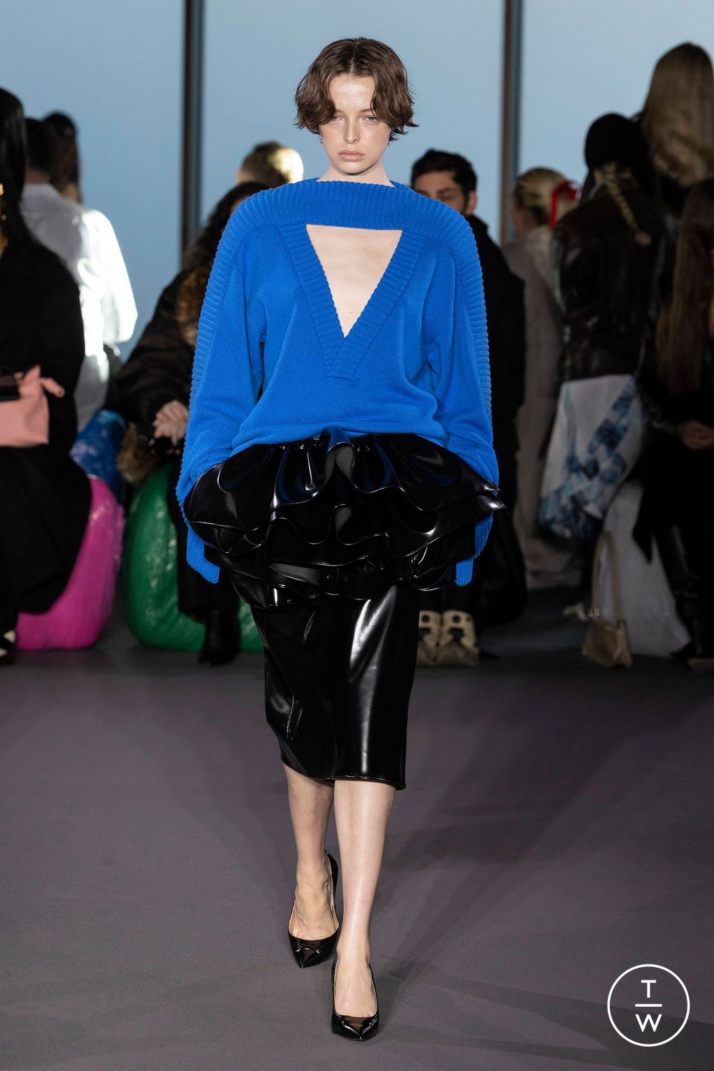 Fashion Week London Fall/Winter 2023 look 8 from the Christopher Kane collection 女装
