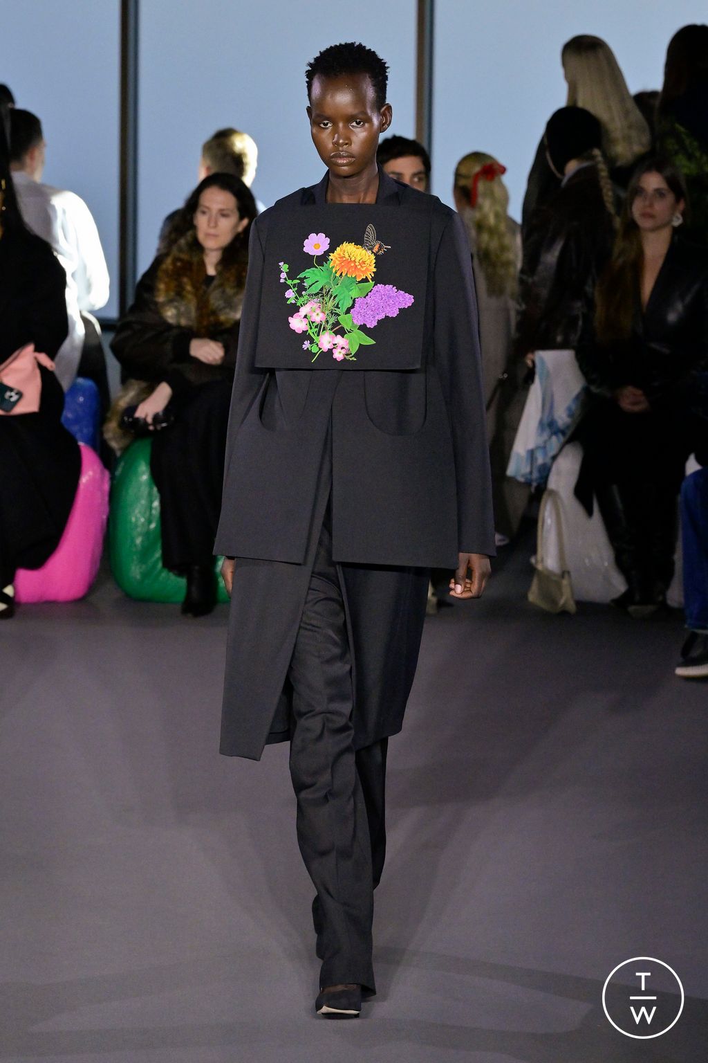 Fashion Week London Fall/Winter 2023 look 11 from the Christopher Kane collection 女装