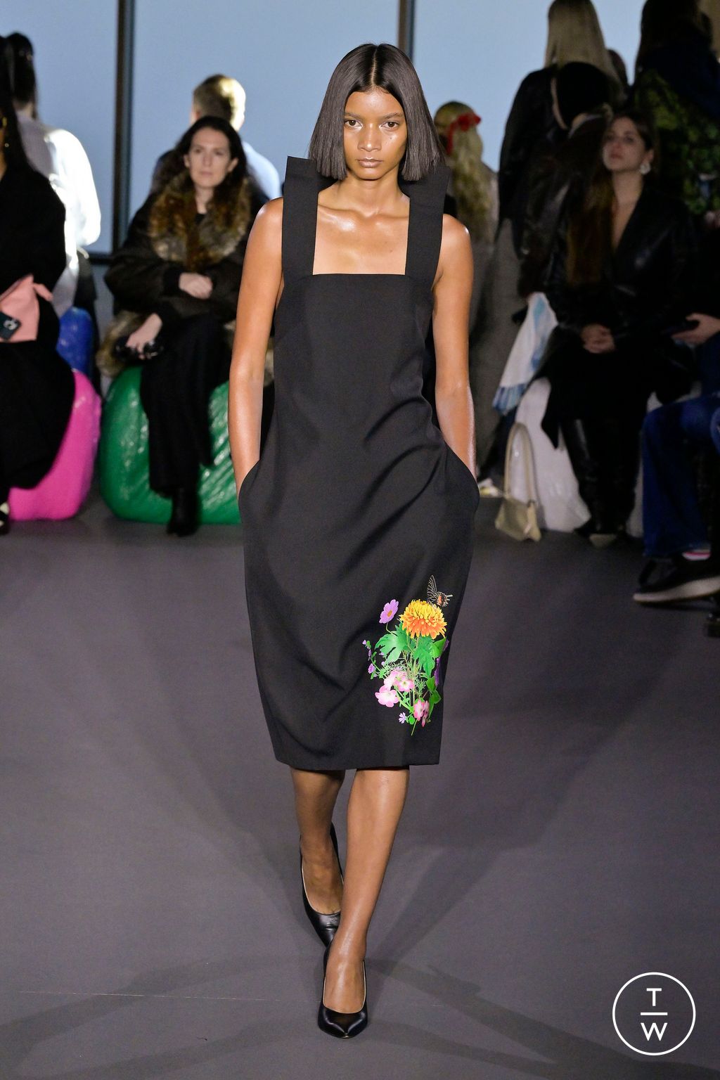 Fashion Week London Fall/Winter 2023 look 13 from the Christopher Kane collection womenswear