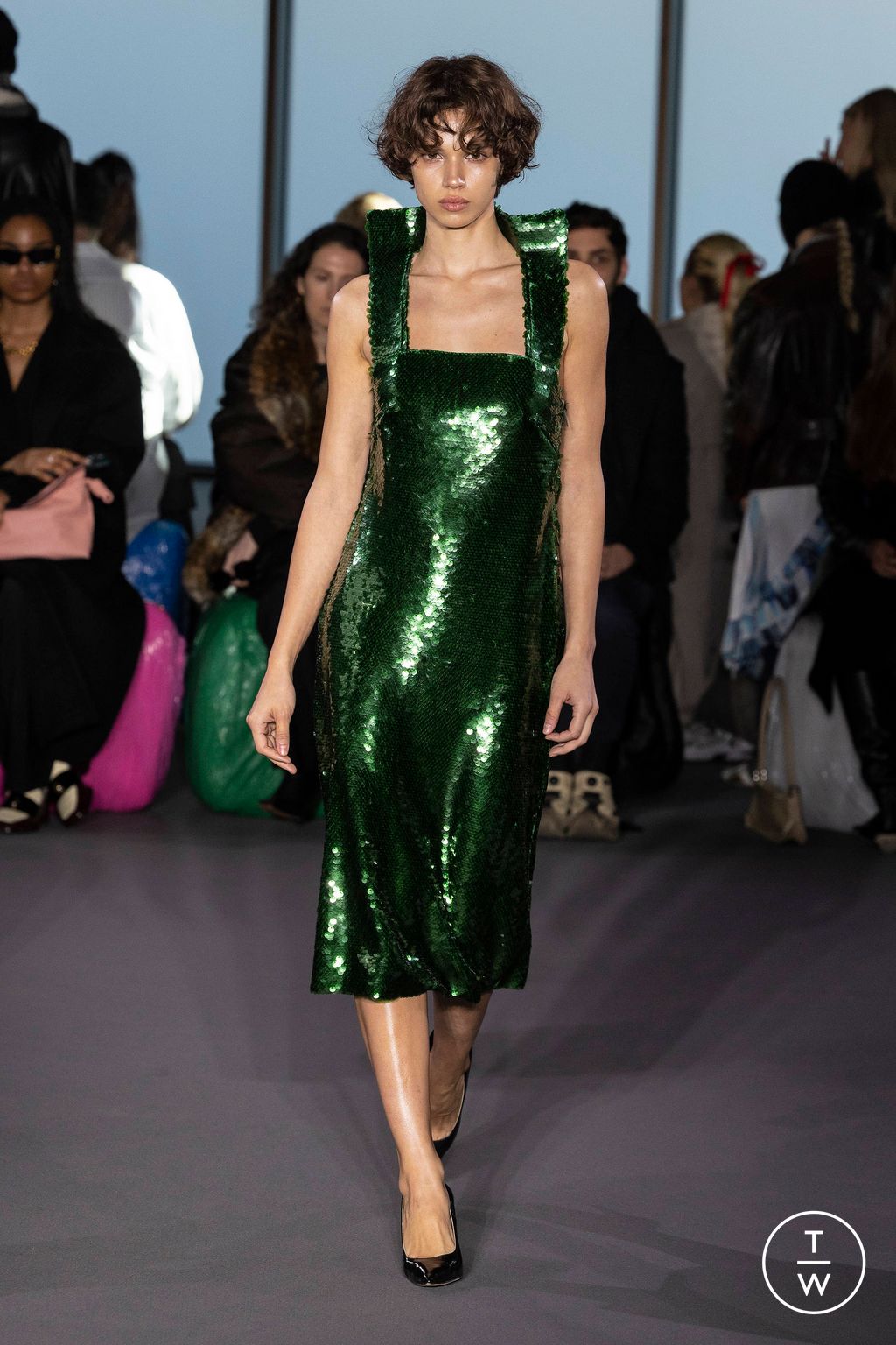 Fashion Week London Fall/Winter 2023 look 19 from the Christopher Kane collection womenswear