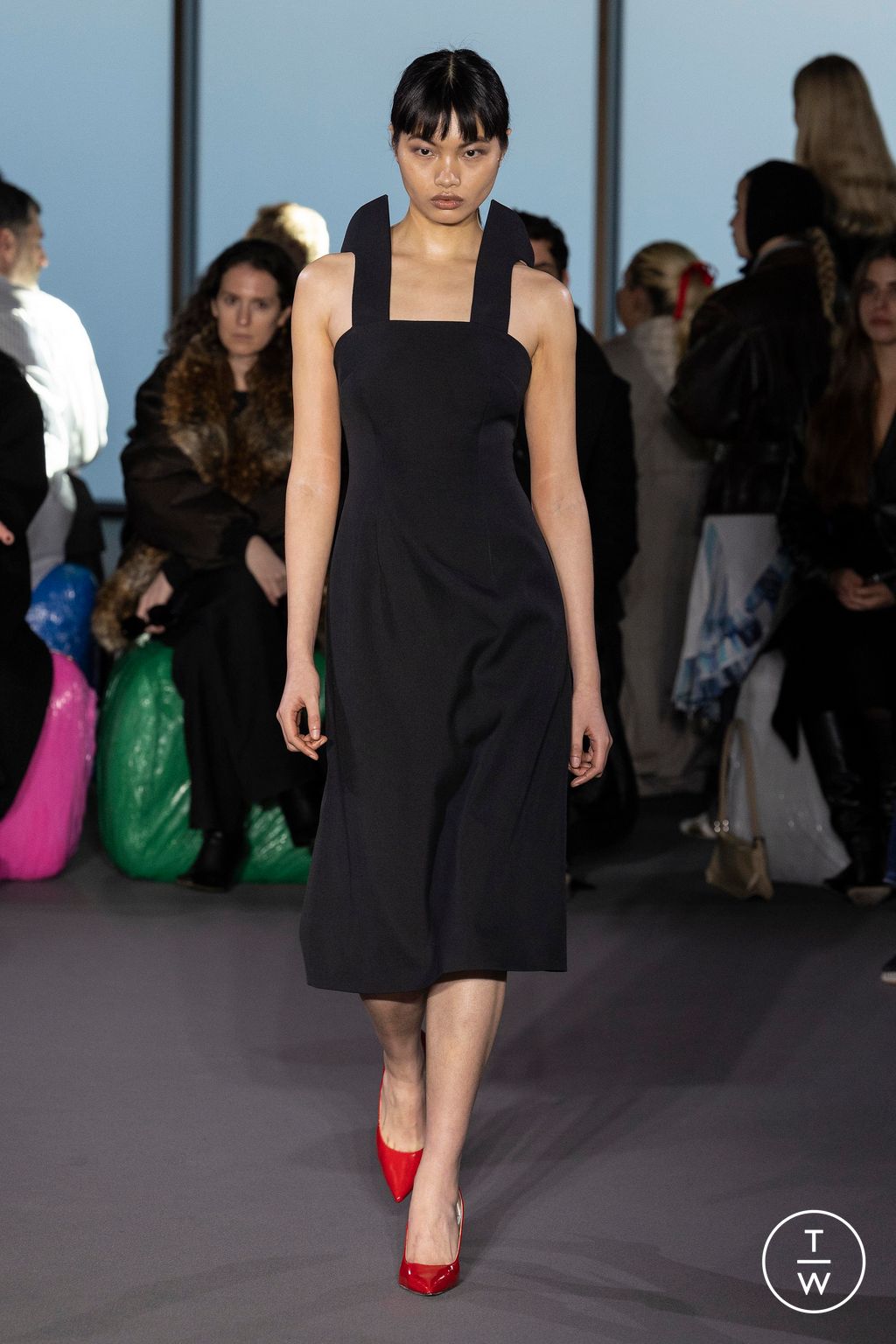 Fashion Week London Fall/Winter 2023 look 20 de la collection Christopher Kane womenswear