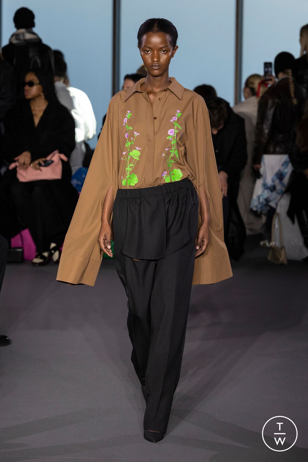 Fashion Week London Fall/Winter 2023 look 22 from the Christopher Kane collection womenswear