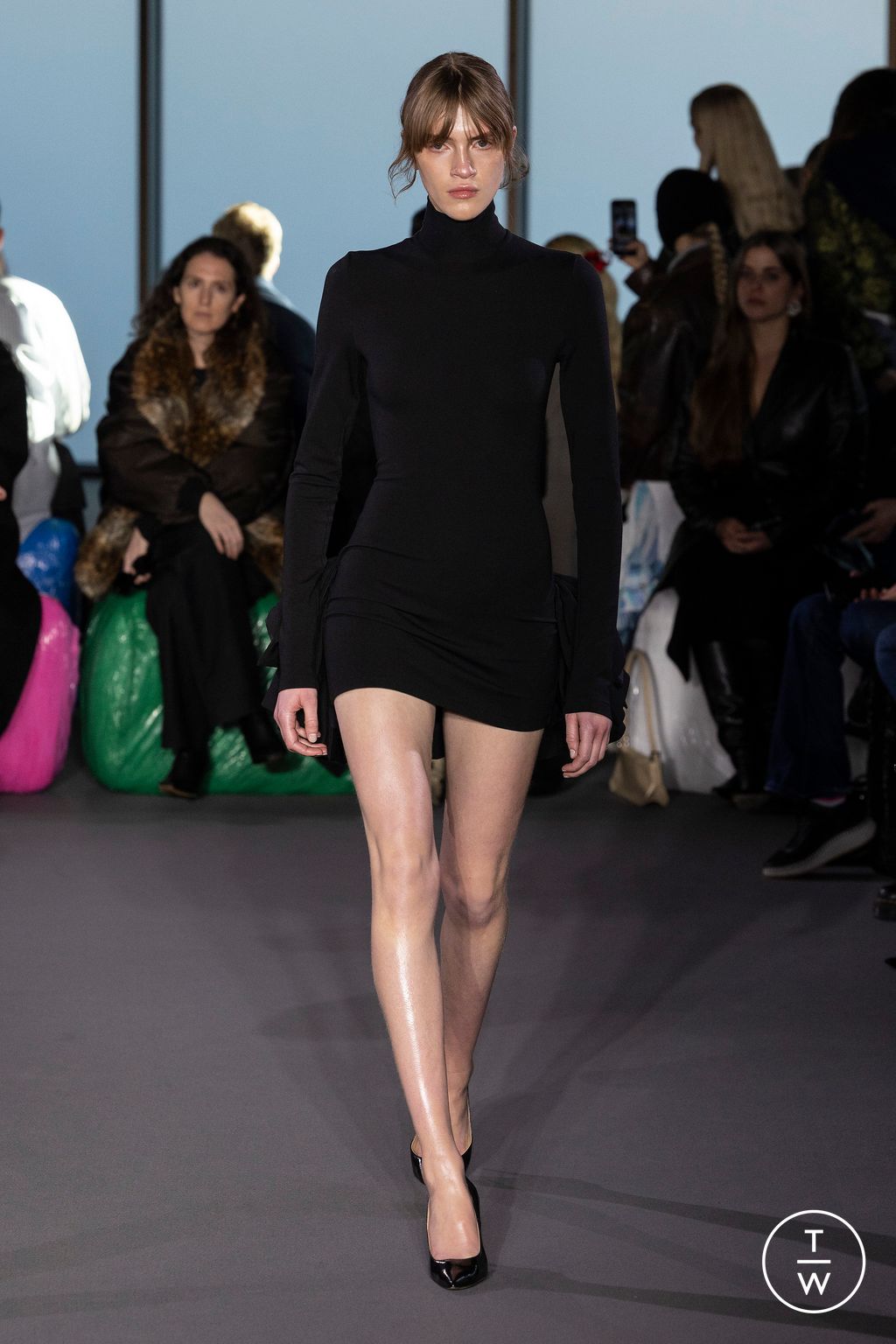 Fashion Week London Fall/Winter 2023 look 23 from the Christopher Kane collection womenswear