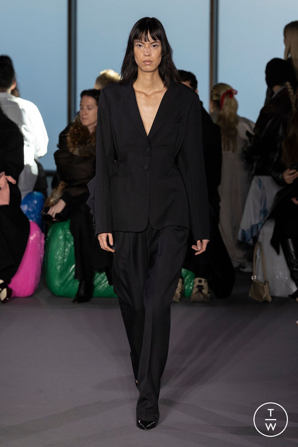 Fashion Week London Fall/Winter 2023 look 28 from the Christopher Kane collection womenswear