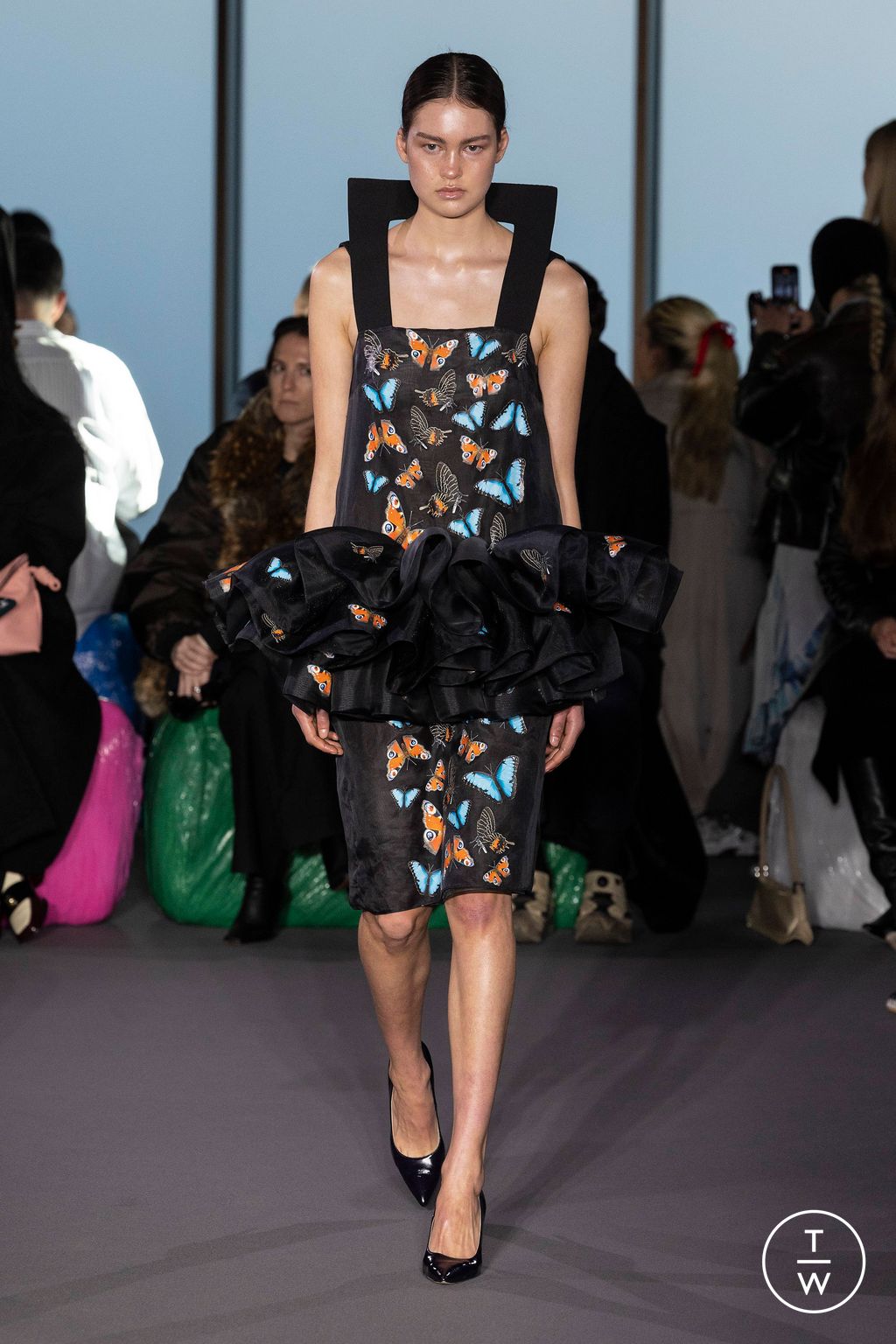 Fashion Week London Fall/Winter 2023 look 29 from the Christopher Kane collection womenswear