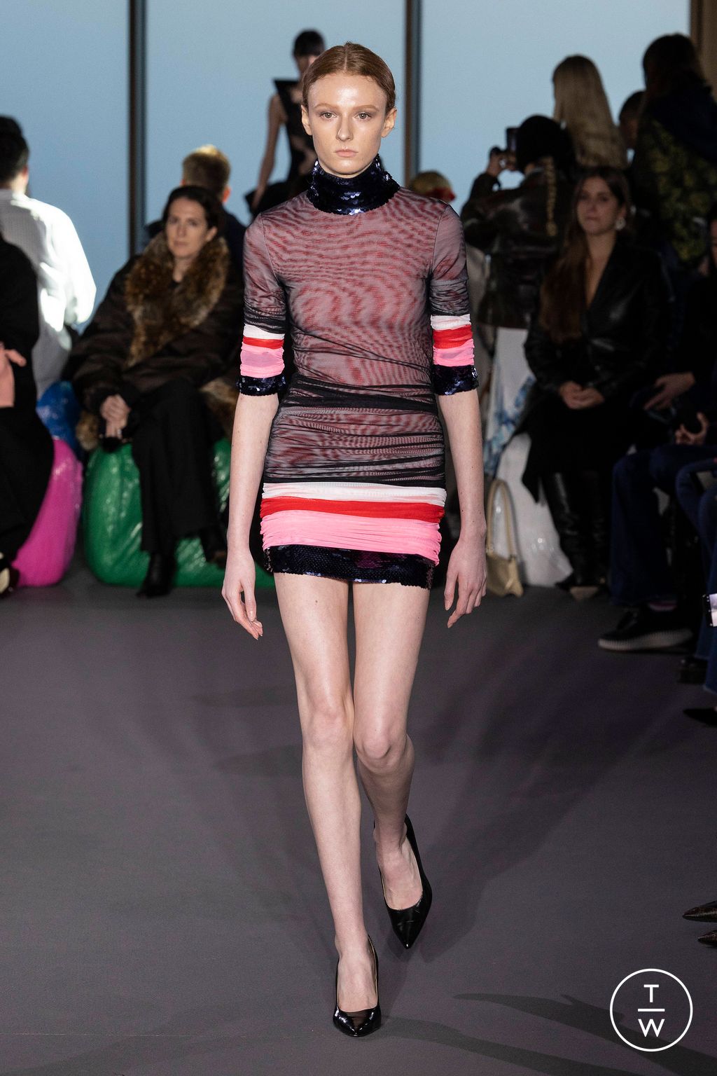 Fashion Week London Fall/Winter 2023 look 33 from the Christopher Kane collection womenswear