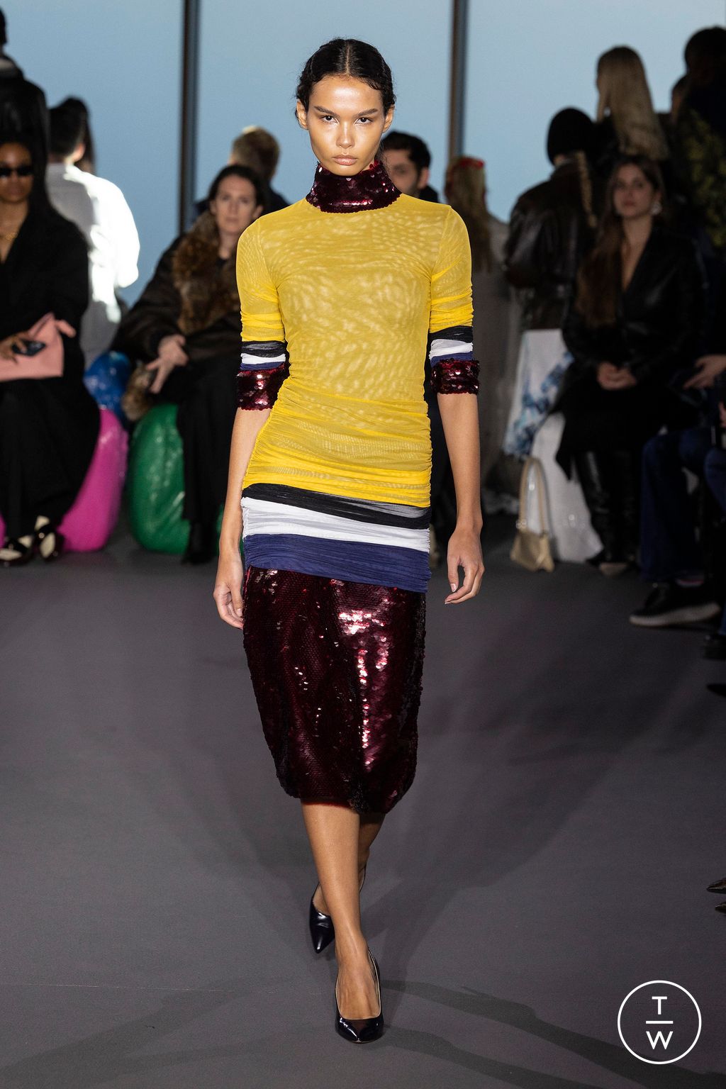 Fashion Week London Fall/Winter 2023 look 35 from the Christopher Kane collection womenswear