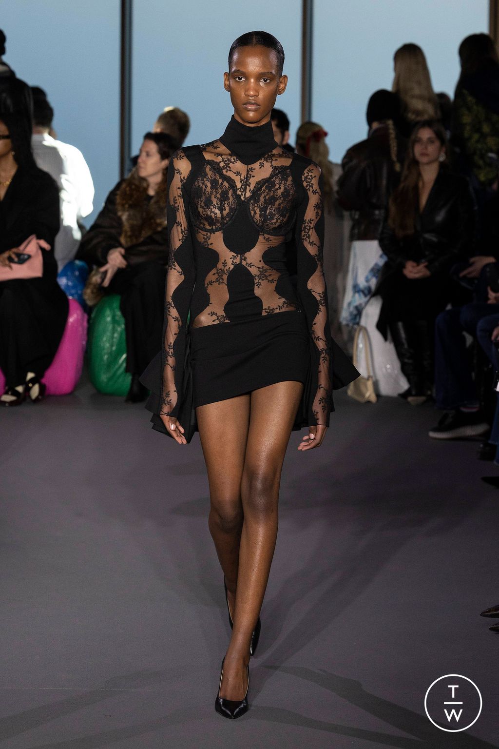 Fashion Week London Fall/Winter 2023 look 36 from the Christopher Kane collection womenswear