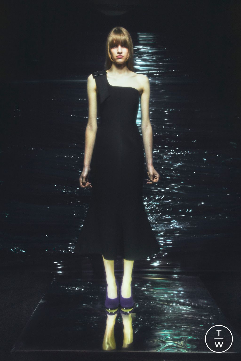 Fashion Week London Pre-Fall 2023 look 14 from the Christopher Kane collection womenswear