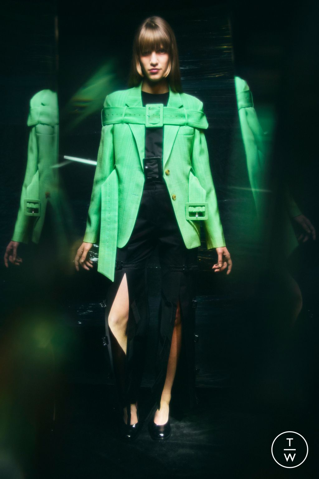 Fashion Week London Pre-Fall 2023 look 21 from the Christopher Kane collection 女装